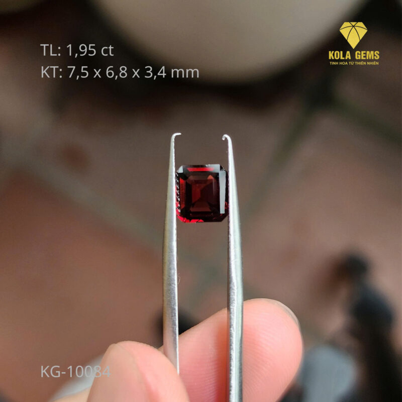 Garnet Đỏ Đen Tự Nhiên KG-10084