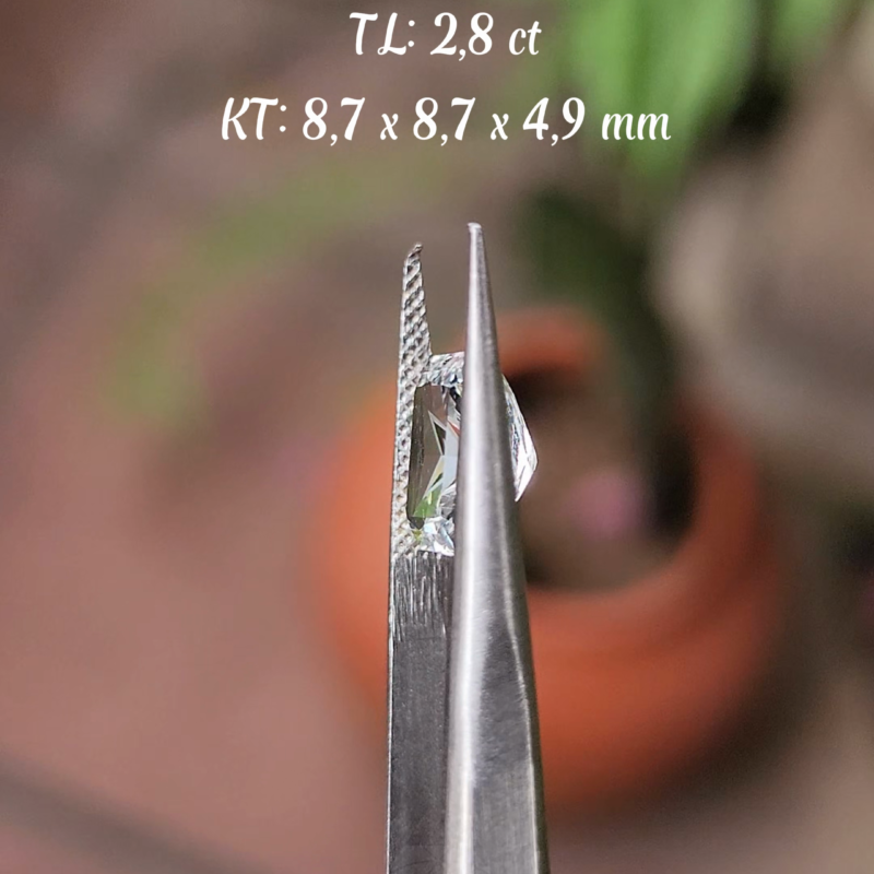 Beryl Trắng Phớt Hồng Tự Nhiên L106.1.9